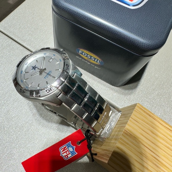 Collector's Edition Men's NFL Dallas Cowboys Fossil Watch - Brand New! - Picture 5 of 5